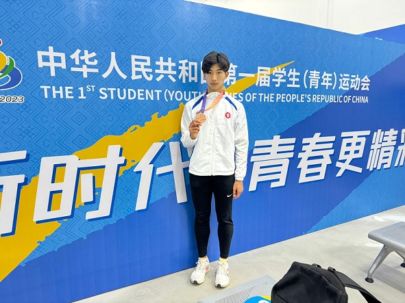 公開組: 廖曉朗奪得男子110米跨欄項目銀牌