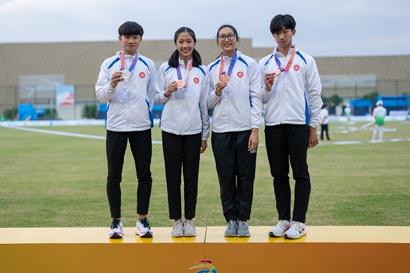 校園組: 廖曉朗及白凱文奪得男子110 米欄賽銀 牌及女子100 米欄賽銅牌，林銘夫及賈慧妍奪 得男子及女子跳遠賽銅牌