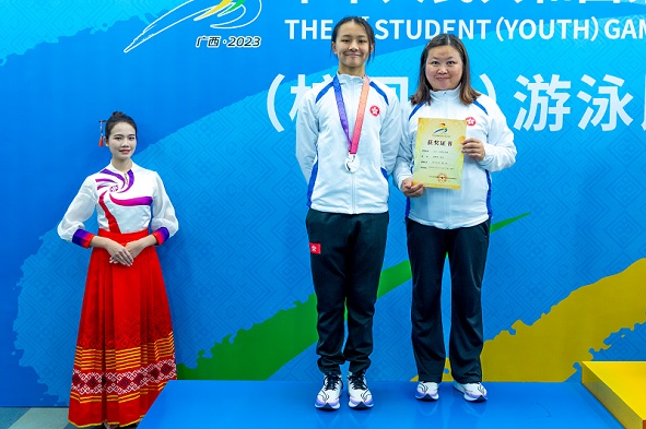 校園組: 李芯瑤奪得女子100 米自由泳銀牌